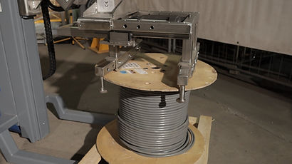 ezzLIFTmaster150 grips at the cable drum flange