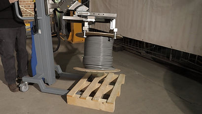 Cable drum rotatable plus/minus 90 degrees