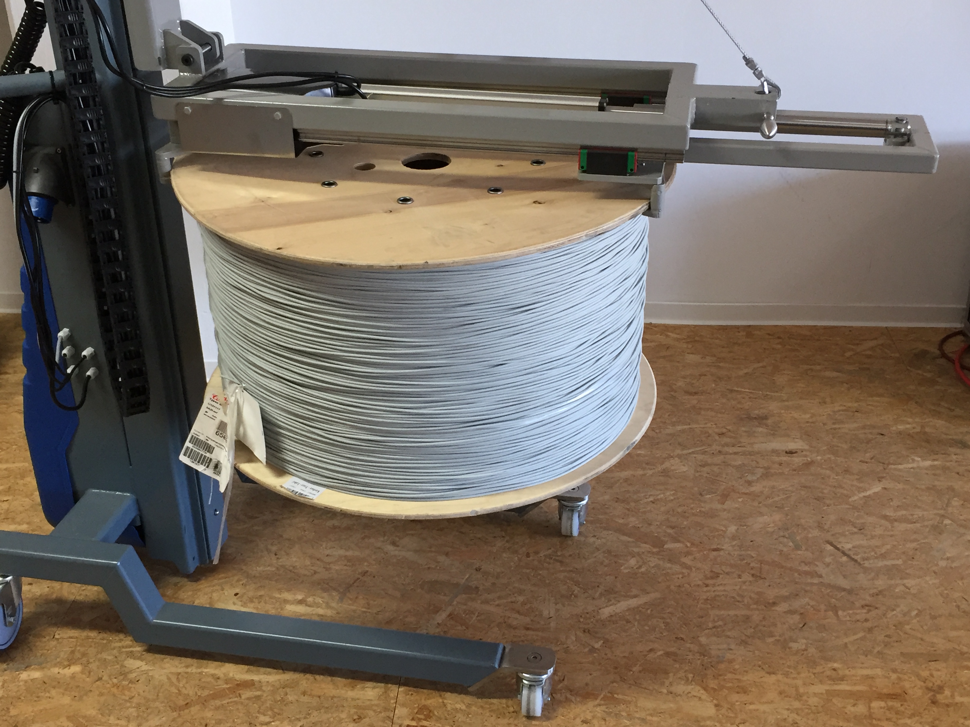 Pick up rolls, coils and cable drums safely