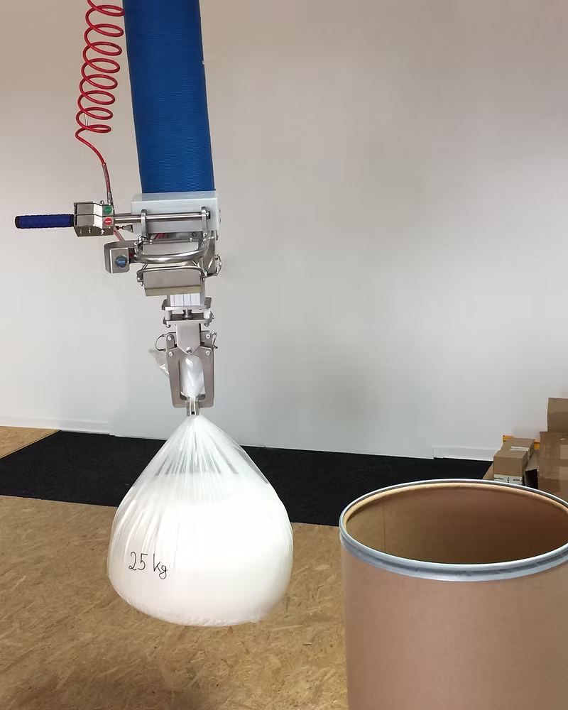 Place sacks and bags precisely with vacuum lifters